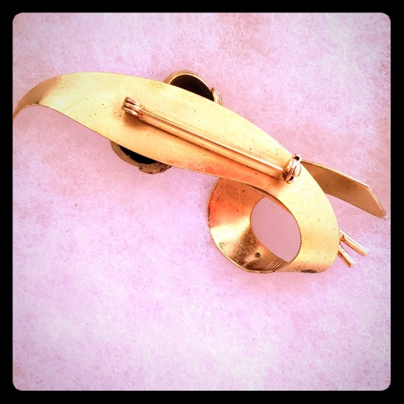 Vintage Golden Acorns And a Leaf Brooch - Picture 2 of 4